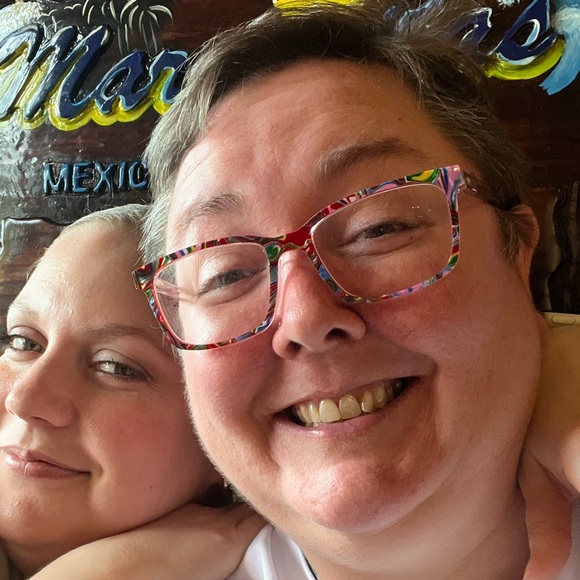 Meet your Posher, Amanda - Picture 1 of 2